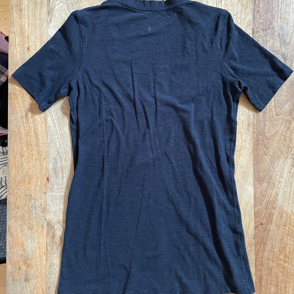 Lululemon deep v size 4 - Picture 2 of 3